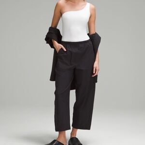 ❤️ Lululemon Lightweight Mid-Rise Barrel-Leg Cropped Pant Size 4 Black NWOT